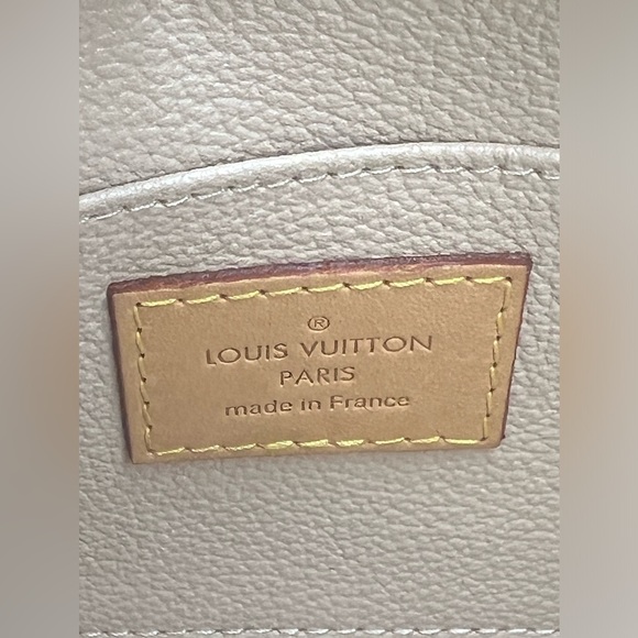 Louis Vuitton Cosmetic Pouch - Picture 7 of 7